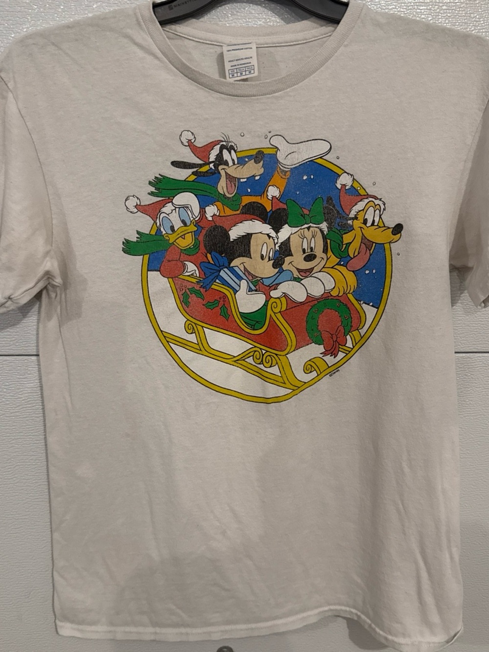 Disney Christmas T-Shirt Adult M Mickey Minnie Goofy Donald Pluto Sleigh Holiday